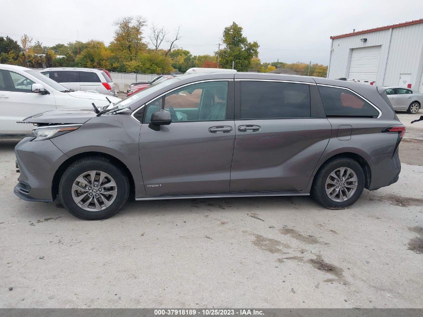 2021 TOYOTA SIENNA LE - 5TDKRKEC4MS015200