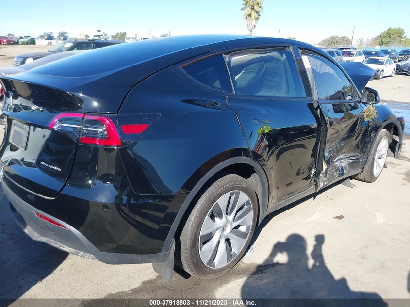 VIN 7SAYGDEE7PA113126 2023 TESLA MODEL Y