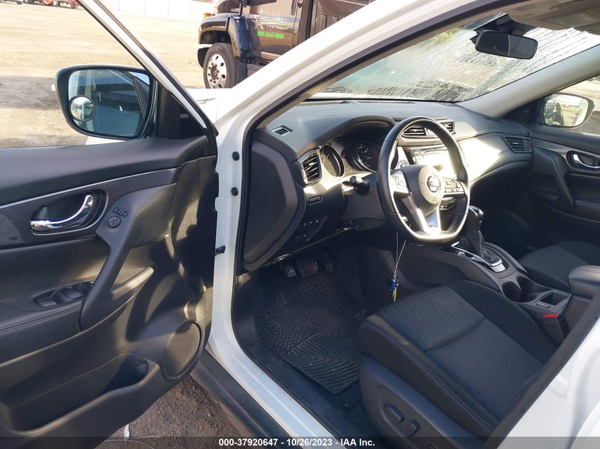VIN JN8AT2MT5LW010587 2020 NISSAN ROGUE S/SV