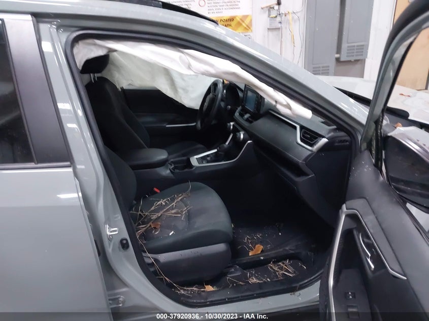 VIN JTMP1RFV2KJ016586 2019 TOYOTA RAV4 XLE/XLE PREMIUM