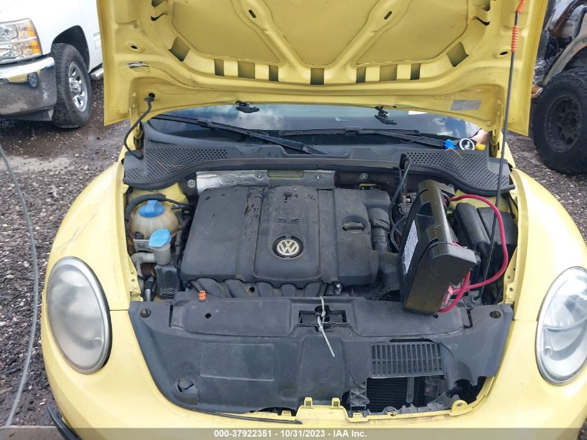 2013 VOLKSWAGEN BEETLE CONVERTIBLE 2.5L W/SOUND/NAV 3VW5X7AT1DM829436