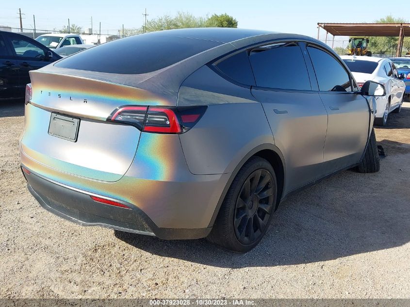 7SAYGAEE9NF359576 Tesla Model Y   4