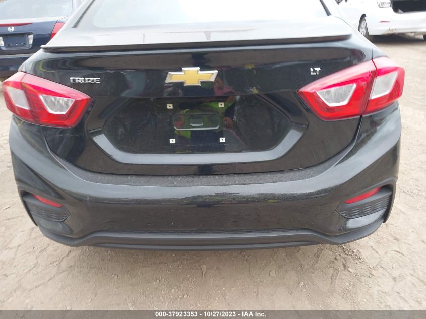 2018 CHEVROLET CRUZE LT - 1G1BE5SM3J7149267