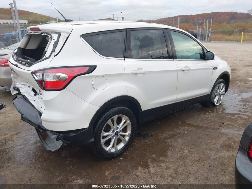 VIN 1FMCU9GD3HUE03579 2017 FORD ESCAPE SE