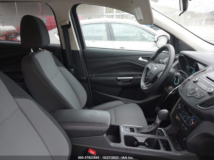 VIN 1FMCU9GD3HUE03579 2017 FORD ESCAPE SE