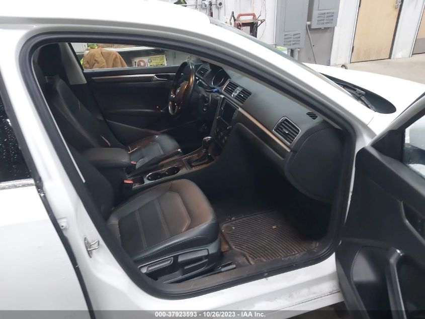 2016 VOLKSWAGEN PASSAT SE - 1VWBS7A32GC012791
