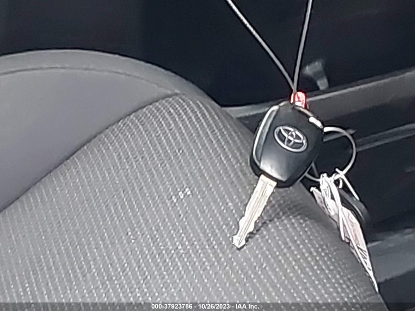 VIN JTMRFREV1HJ137100 2017 TOYOTA RAV4 XLE