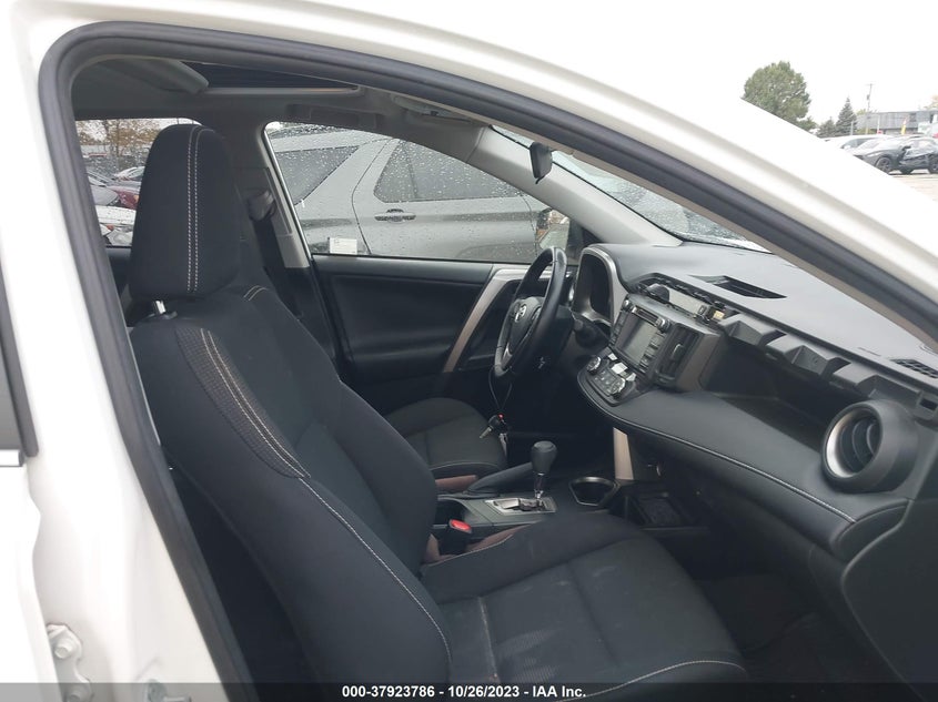 VIN JTMRFREV1HJ137100 2017 TOYOTA RAV4 XLE