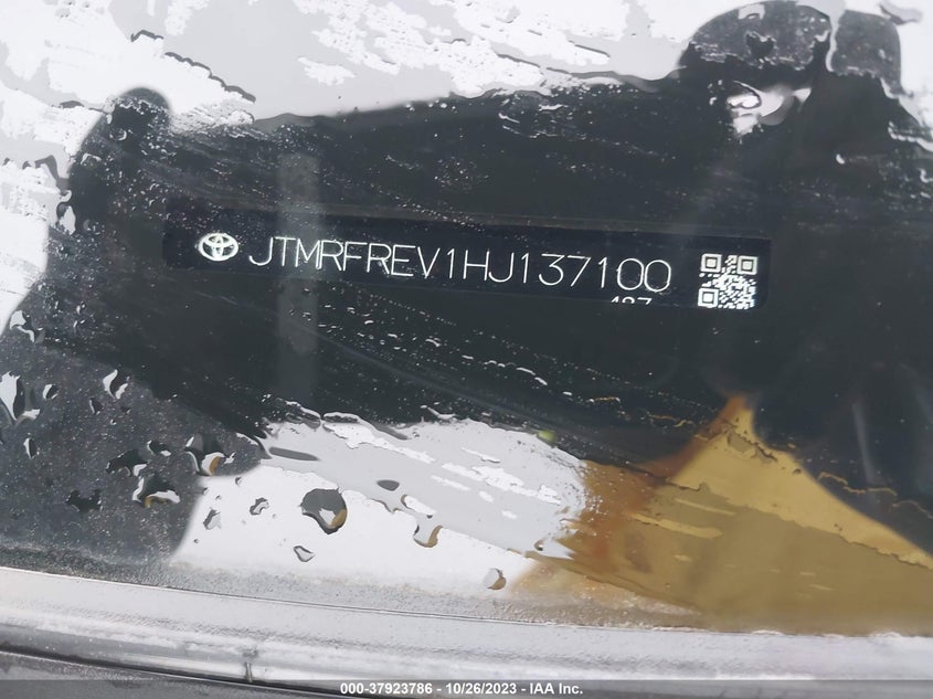VIN JTMRFREV1HJ137100 2017 TOYOTA RAV4 XLE