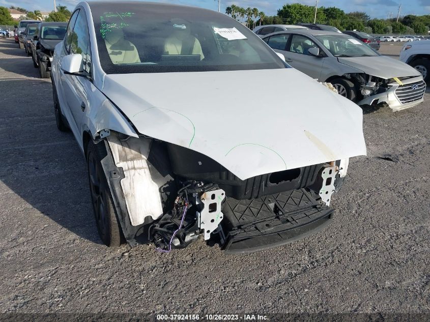 VIN 7SAXCDE55NF359972 2022 TESLA MODEL X