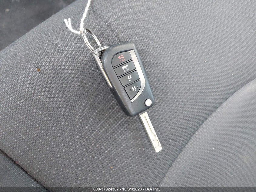 VIN 5YFEPRAE5LP117468 2020 TOYOTA COROLLA LE