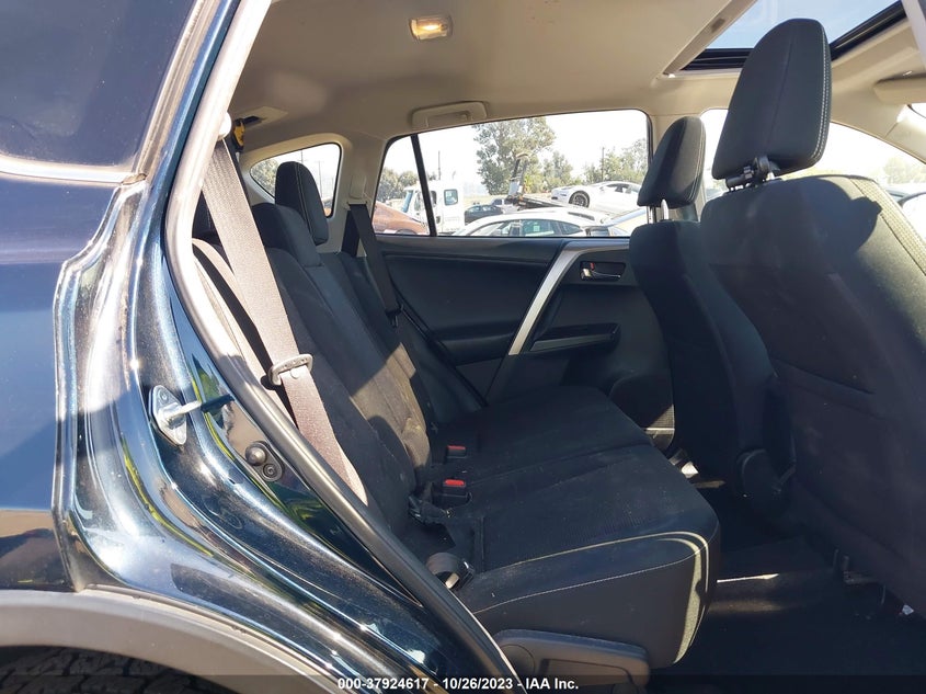 VIN JTMWFREV7HD105592 2017 TOYOTA RAV4 XLE