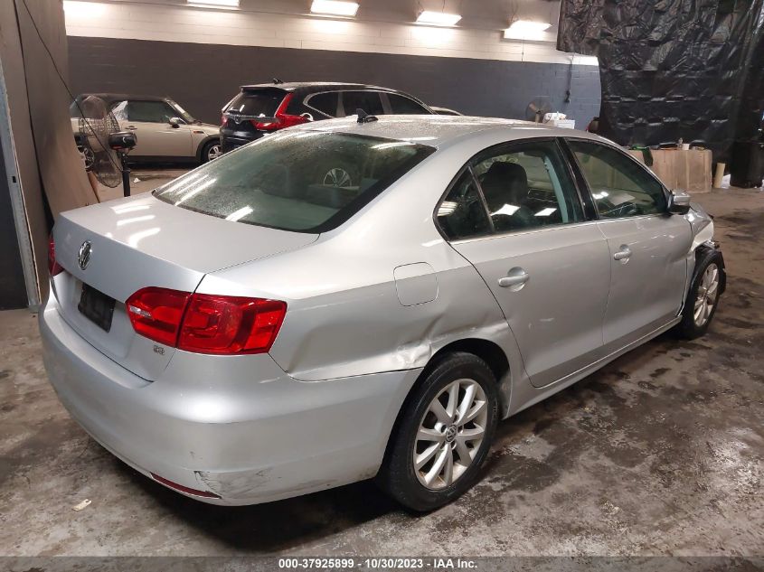 2014 VOLKSWAGEN JETTA SEDAN SE W/CONNECTIVITY 3VWB17AJ1EM203387
