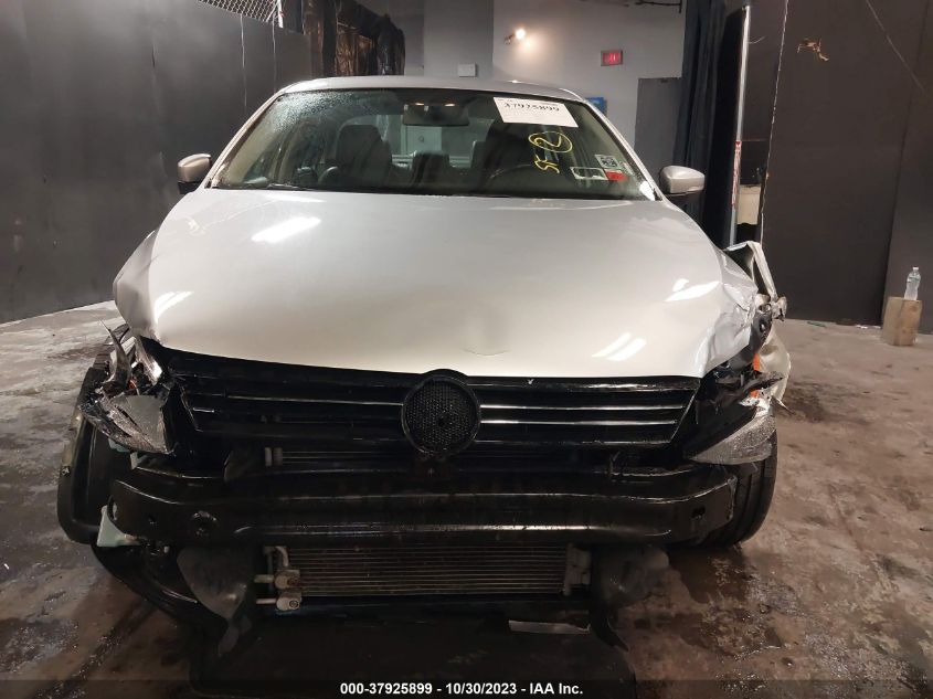 2014 VOLKSWAGEN JETTA SEDAN SE W/CONNECTIVITY 3VWB17AJ1EM203387