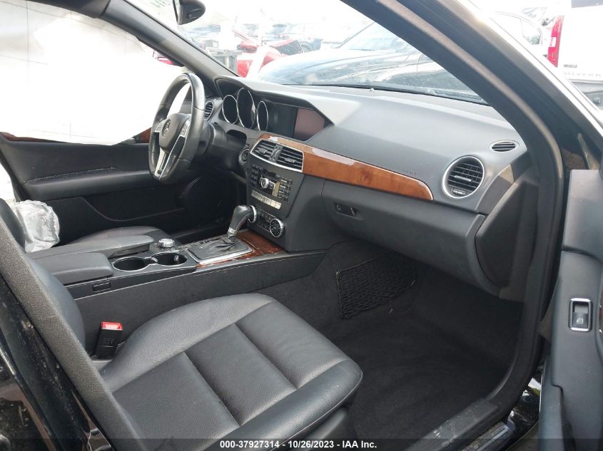 2014 MERCEDES-BENZ C 250 SPORT/LUXURY - WDDGF4HB4EG256270