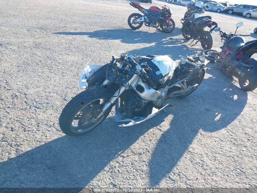 2000 SUZUKI GSX-R750 JS1GR7HA9Y2104328