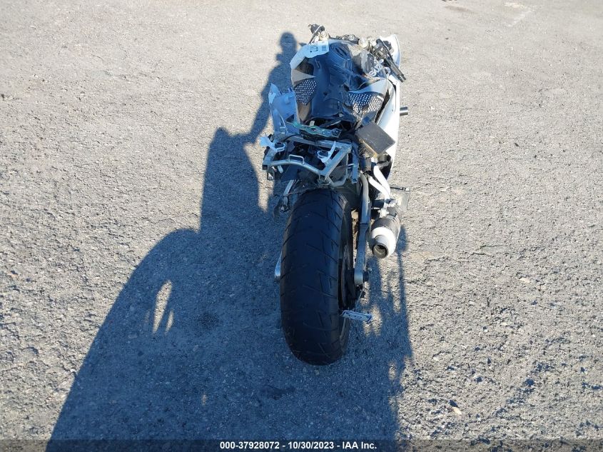 2000 SUZUKI GSX-R750 JS1GR7HA9Y2104328