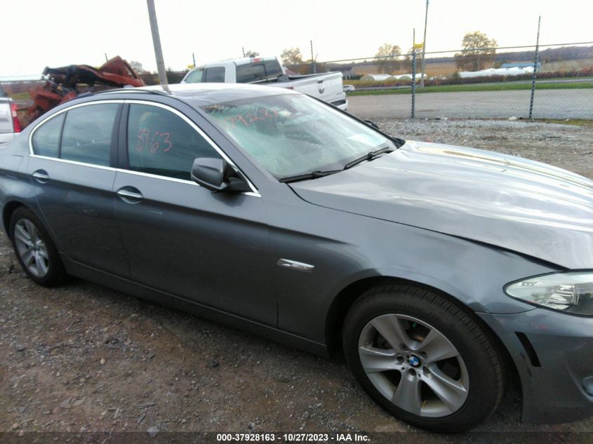 2013 BMW 5 SERIES 528I XDRIVE - WBAXH5C52DDW15754