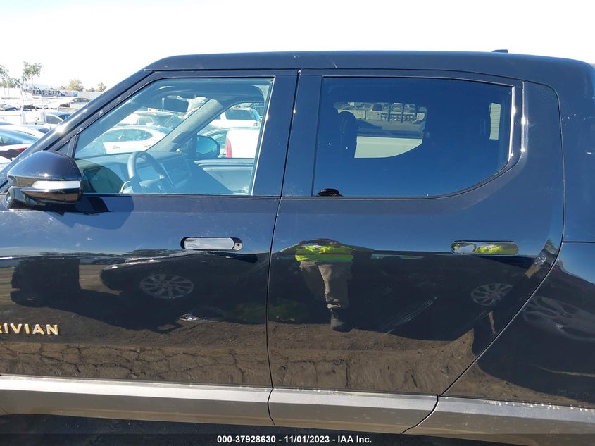 VIN 7FCTGAAA9PN024102 2023 RIVIAN R1T ADVENTURE
