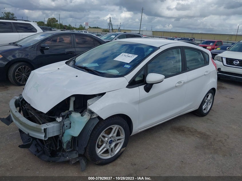 VIN 3FADP4EJ3JM101561 2018 FORD FIESTA SE