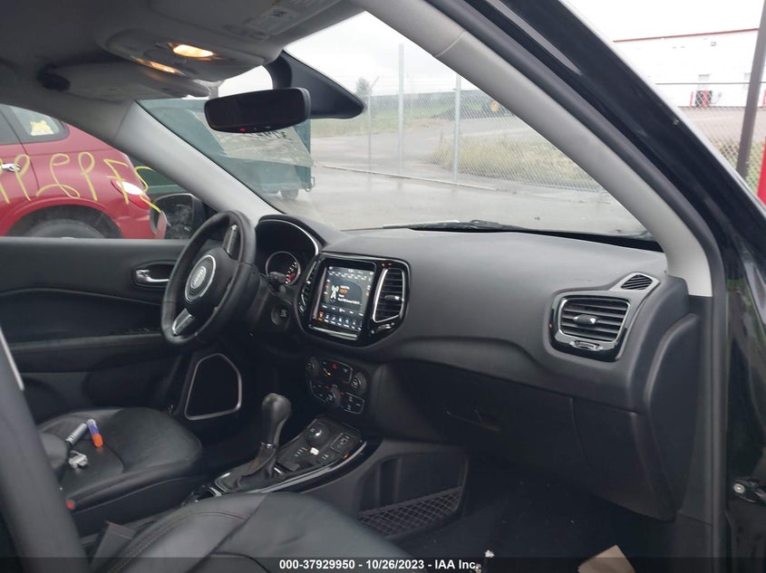VIN 3C4NJDCB8HT635814 2017 JEEP COMPASS LIMITED