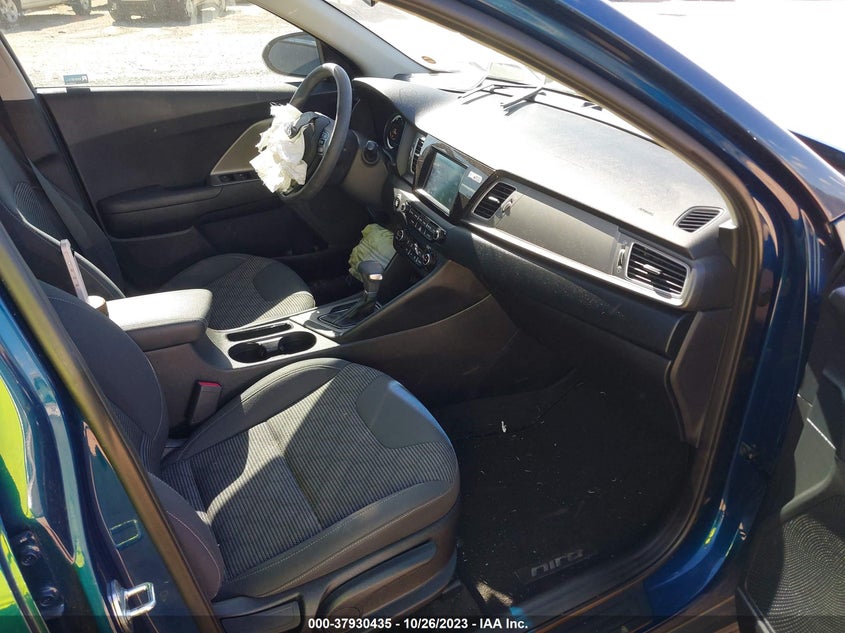 VIN KNDCB3LC5K5310388 2019 KIA NIRO LX