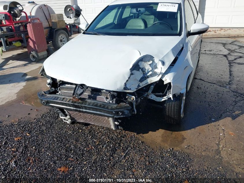 2014 VOLKSWAGEN JETTA SEDAN HYBRID SE 3VW637AJ2EM211400