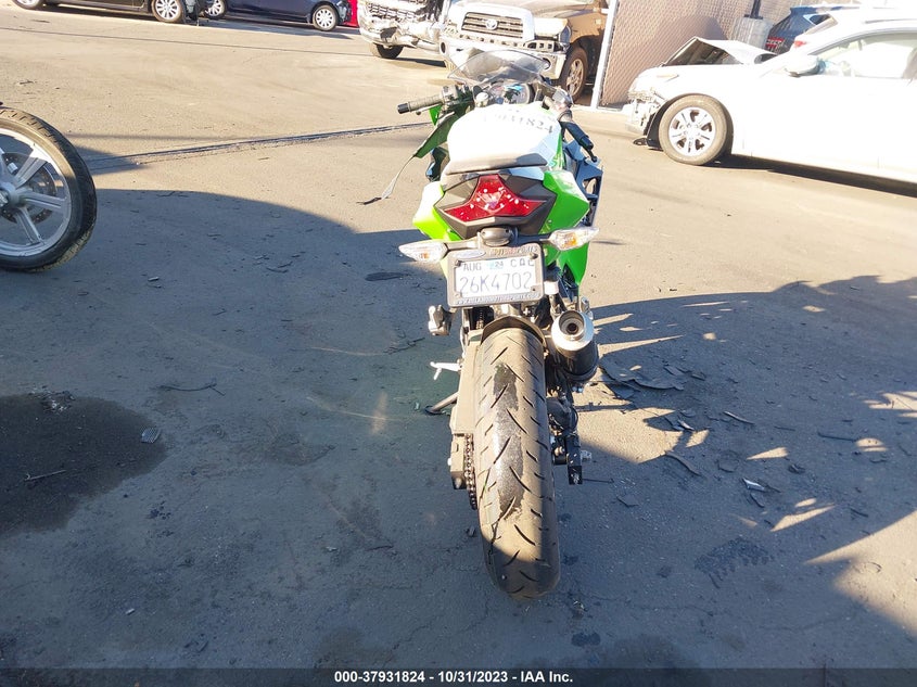 VIN JKAEXKG12PDAS2464 2023 KAWASAKI EX400