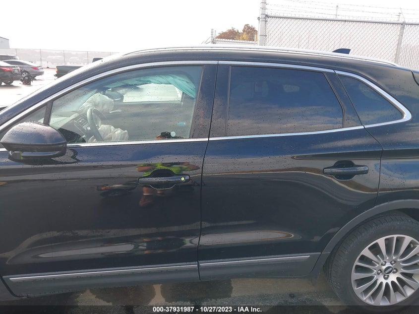 VIN 5LMCJ3D91HUL15620 2017 LINCOLN MKC RESERVE