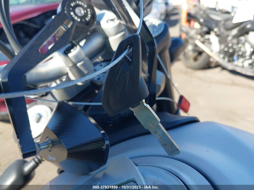 VIN ML015ANM2JT014943 2018 DUCATI SCRAMBLER 800