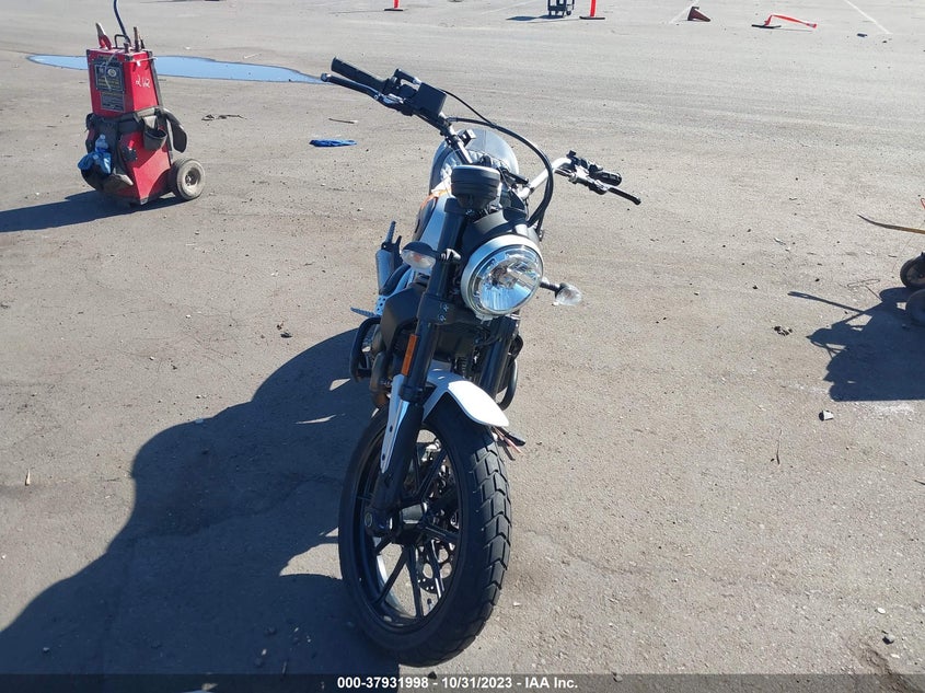VIN ML015ANM2JT014943 2018 DUCATI SCRAMBLER 800