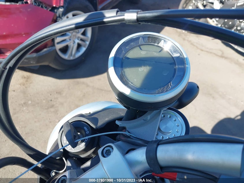 VIN ML015ANM2JT014943 2018 DUCATI SCRAMBLER 800
