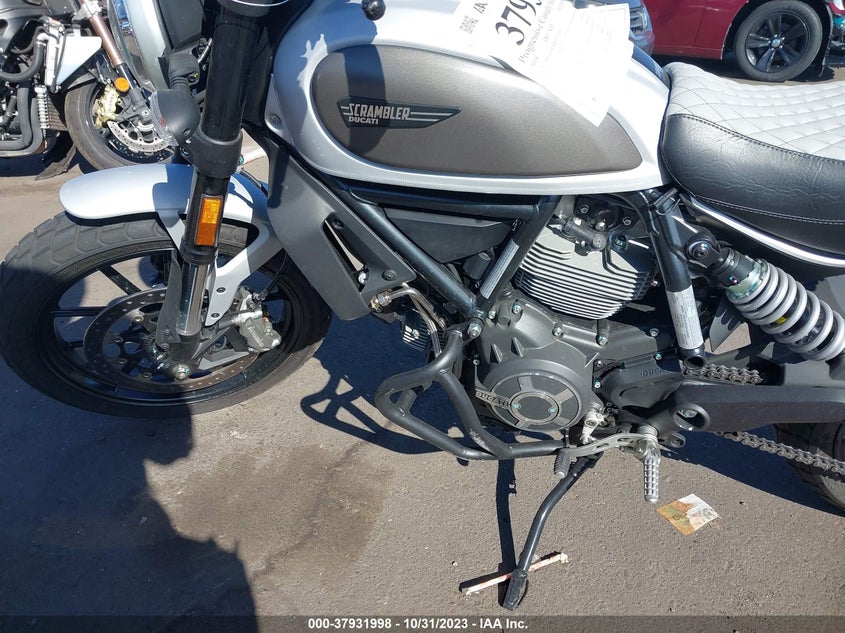 VIN ML015ANM2JT014943 2018 DUCATI SCRAMBLER 800