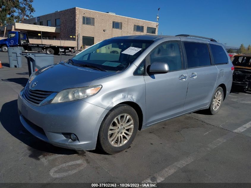 5TDYK3DC8ES486497 2014 TOYOTA SIENNA - Image 2