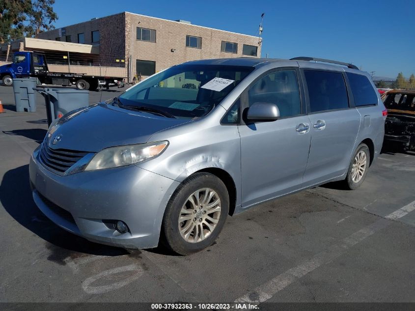 5TDYK3DC8ES486497 2014 TOYOTA SIENNA, photo no. 2