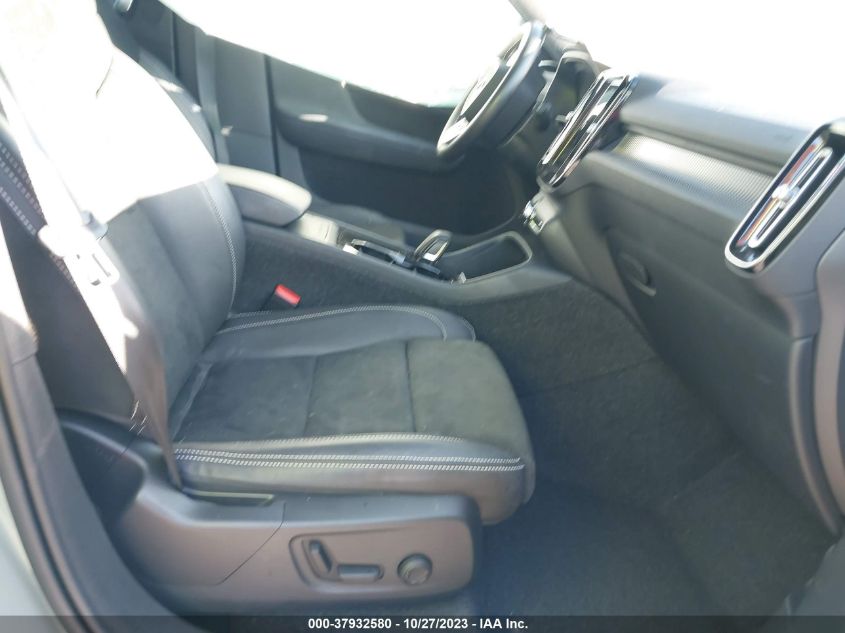 2021 VOLVO XC40 RECHARGE PURE ELECTRIC P8 - YV4ED3URXM2528365