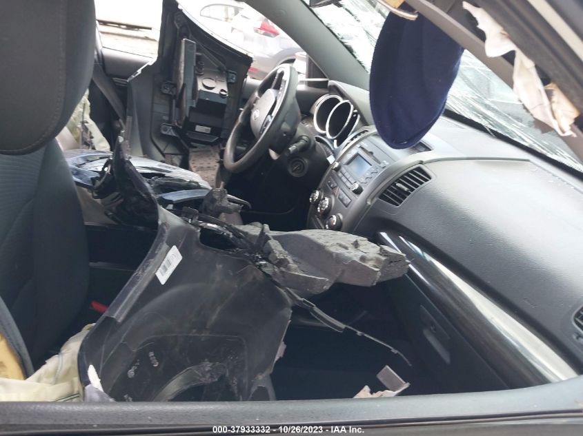 2013 KIA SORENTO LX - 5XYKT3A19DG311225