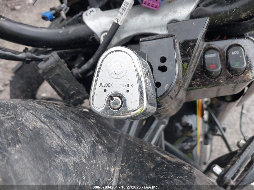 2011 HARLEY-DAVIDSON FLTRX - 1HD1KH414BB648043
