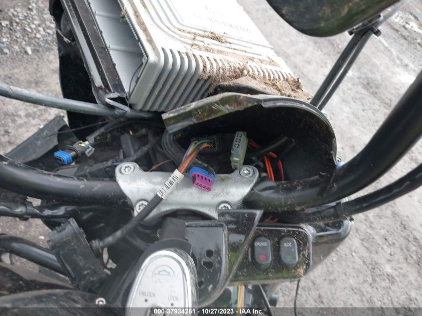 2011 HARLEY-DAVIDSON FLTRX - 1HD1KH414BB648043