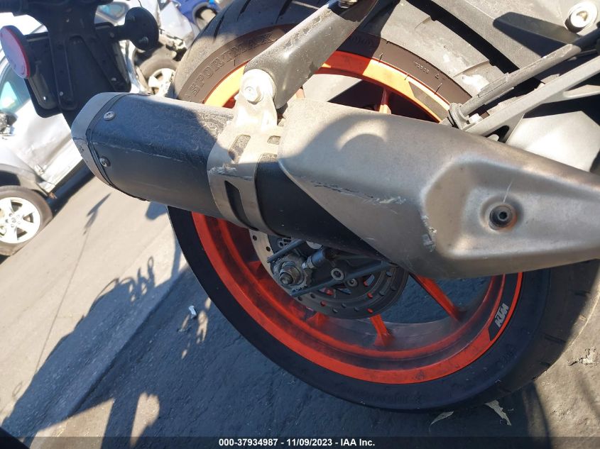 2020 KTM 390 DUKE MD2JPJ401LC220552