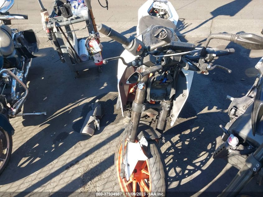 2020 KTM 390 DUKE MD2JPJ401LC220552