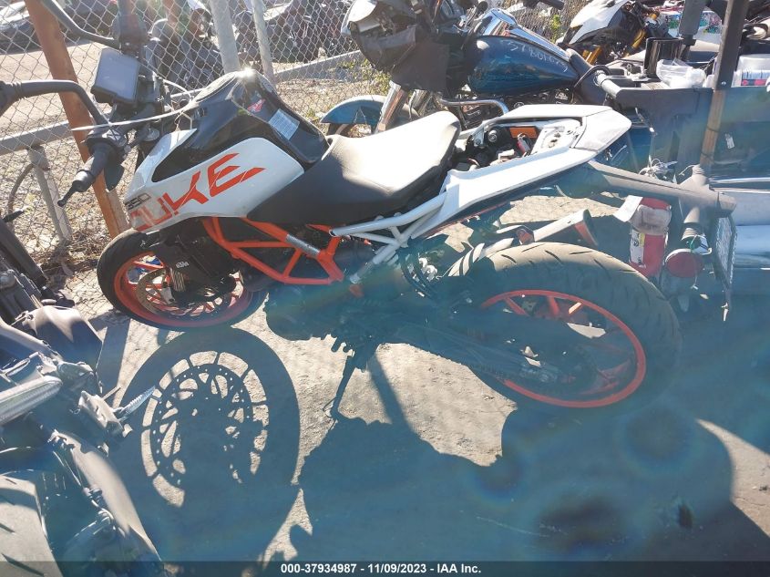 2020 KTM 390 DUKE MD2JPJ401LC220552