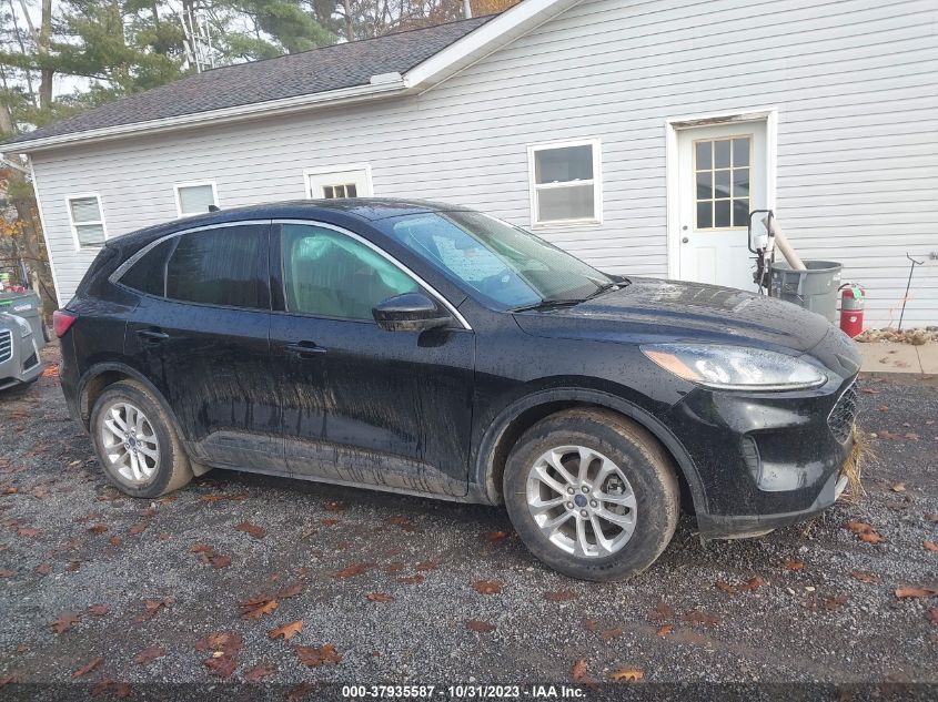 2020 FORD ESCAPE SE - 1FMCU0G68LUA28536