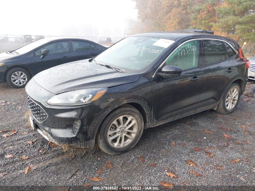 2020 FORD ESCAPE SE - 1FMCU0G68LUA28536