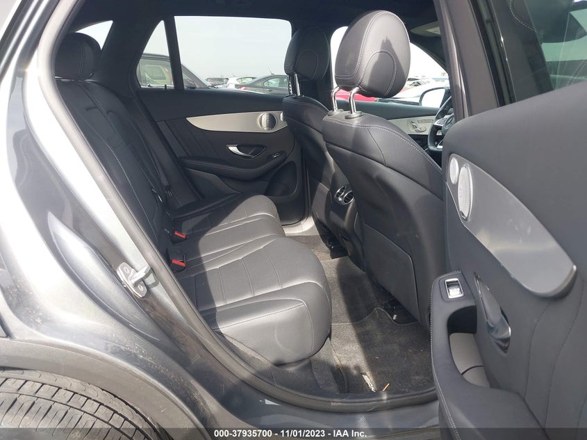 VIN WDC0G4KB2KV186142 2019 MERCEDES-BENZ GLC GLC 300