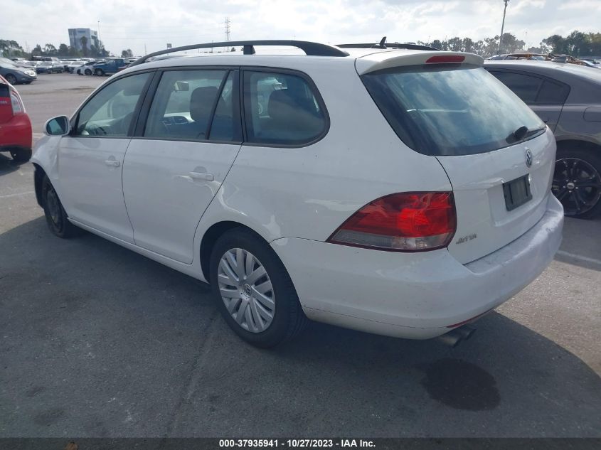 2013 VOLKSWAGEN JETTA SPORTWAGEN S - 3VWPP7AJ4DM632574