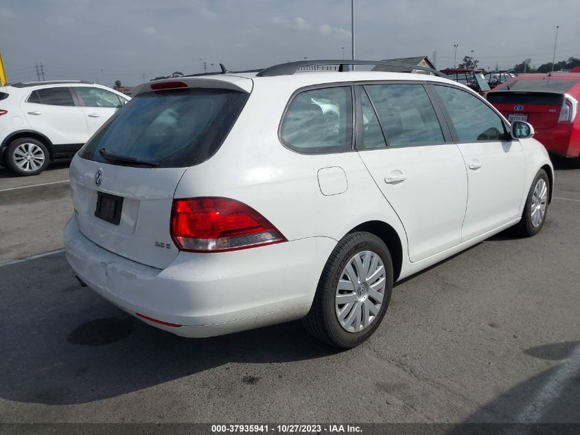 2013 VOLKSWAGEN JETTA SPORTWAGEN S - 3VWPP7AJ4DM632574