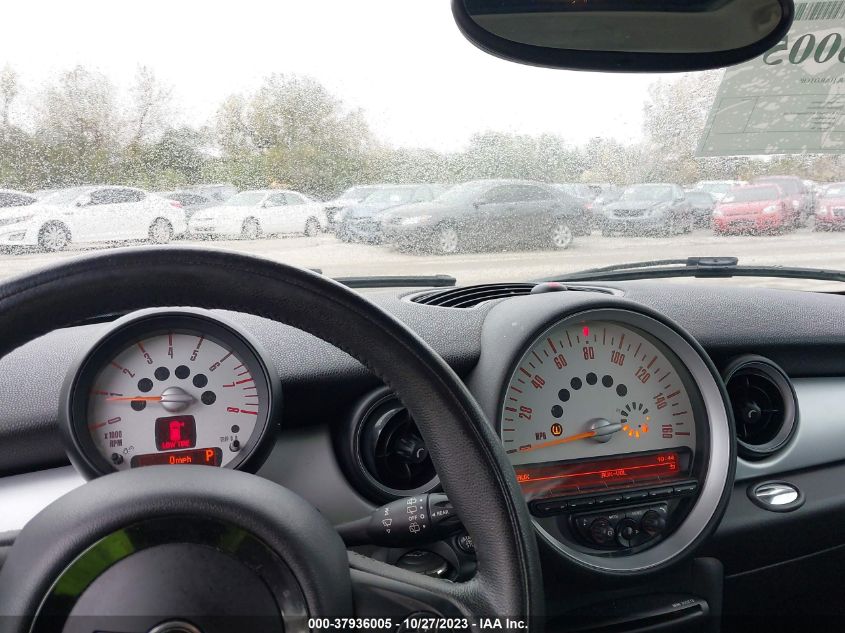 2013 MINI HARDTOP COOPER - WMWSU3C56DT688786