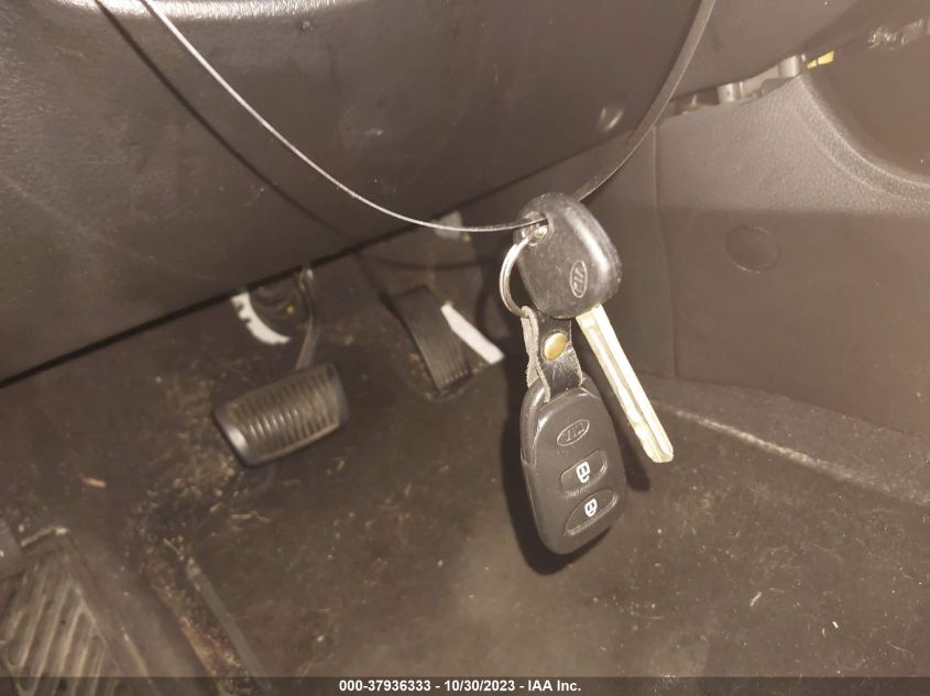 2013 KIA SORENTO LX - 5XYKT4A66DG404611