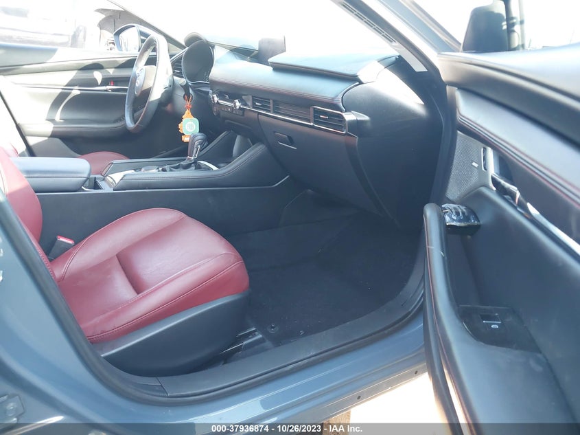 VIN 3MZBPACL0NM303524 2022 MAZDA MAZDA3 SEDAN CARBON EDITION